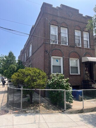 Plus de détails pour 96 Cypress Ct, Brooklyn, NY - Logement à vendre