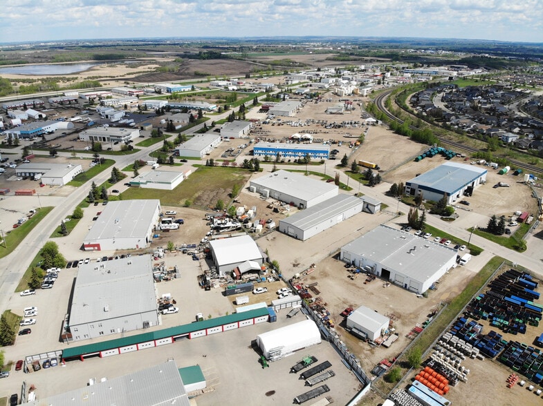 7932 Edgar Industrial Way, Red Deer, AB à louer - Photo de l’immeuble – Image 3 sur 14