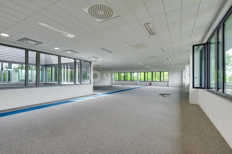 Bureau dans Roissy-en-France à louer - Photo de l’immeuble – Image 3 sur 8