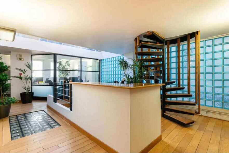 Bureau dans Levallois-Perret à vendre - Photo de l’immeuble – Image 3 sur 10