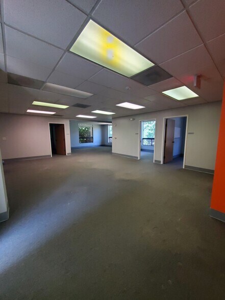 107 Conner Dr, Chapel Hill, NC à louer - Photo de l’immeuble – Image 2 sur 9