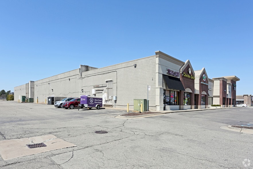 44801-44975 Hayes Rd, Sterling Heights, MI à louer - Photo de l’immeuble – Image 2 sur 6