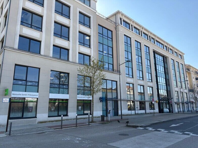 Bureau dans Bussy-Saint-Georges à louer - Photo de l’immeuble – Image 1 sur 17
