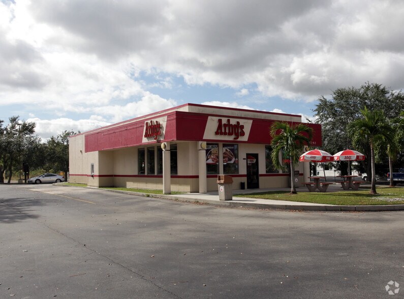 9290 Daniels Pky, Fort Myers, FL à louer - Photo de l’immeuble – Image 2 sur 4