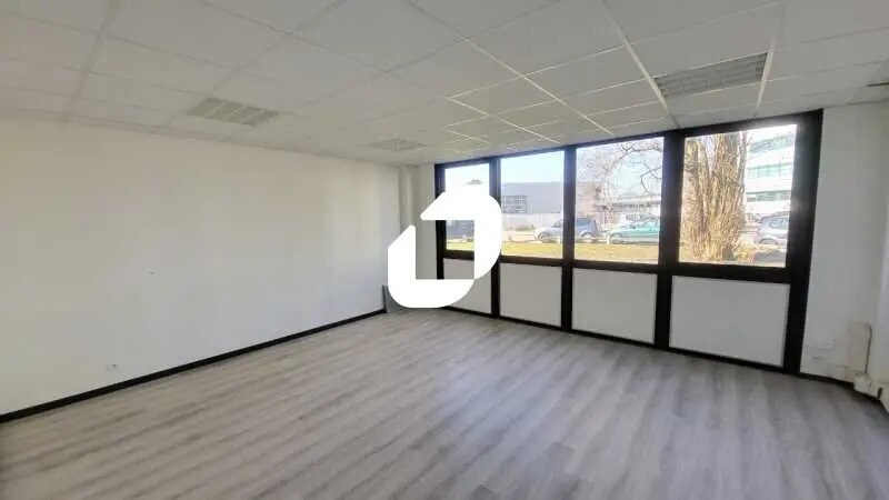 Bureau dans Mérignac à louer - Photo de l’immeuble – Image 2 sur 11