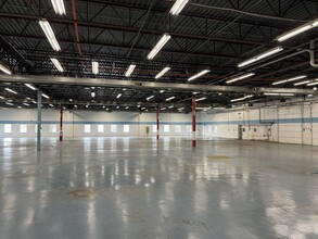 30 E Industrial Rd, Branford, CT à louer Photo intérieure– Image 2 sur 11
