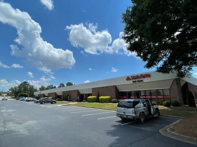 561 Thornton Rd, Lithia Springs, GA à louer - Photo de l’immeuble – Image 3 sur 5