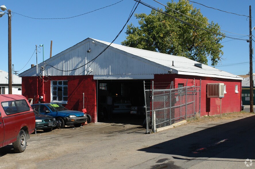 11090 E Colfax Ave & 1497 Kingston St portefeuille de 2 biens à vendre sur LoopNet.fr - Photo principale – Image 2 sur 3