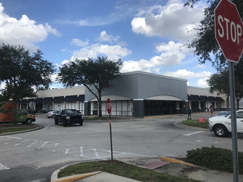 7501-7649 W Colonial Dr, Orlando, FL à louer - Photo de l’immeuble – Image 1 sur 23