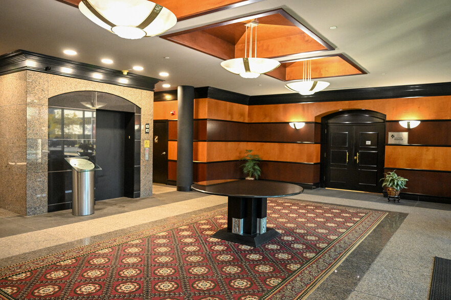 6120 Parkland Blvd, Mayfield Heights, OH à louer - Photo de l’immeuble – Image 3 sur 20