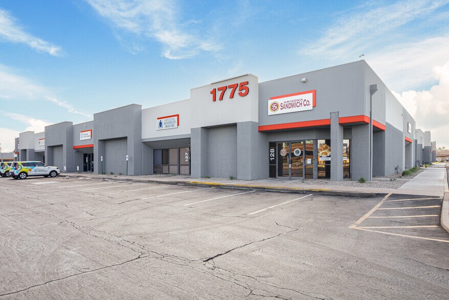 1705 W University Dr, Tempe, AZ à louer - Photo de l’immeuble – Image 1 sur 9