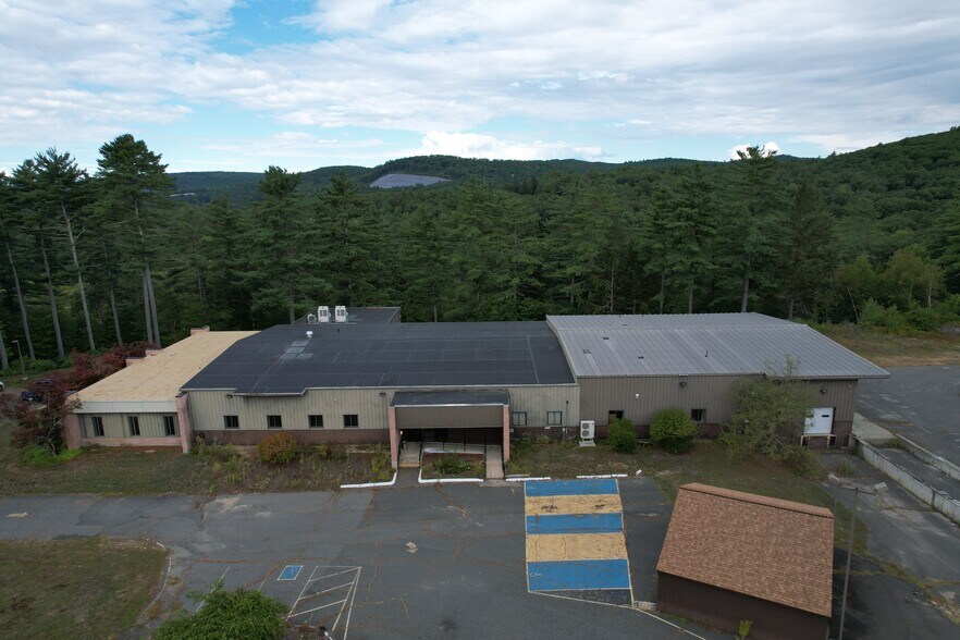 450 W River St, Orange, MA à vendre - Photo de l’immeuble – Image 2 sur 21