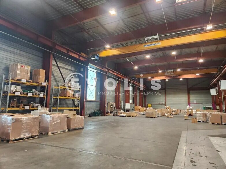 Local d’activités dans Vaulx-en-Velin à louer - Photo de l’immeuble – Image 3 sur 23