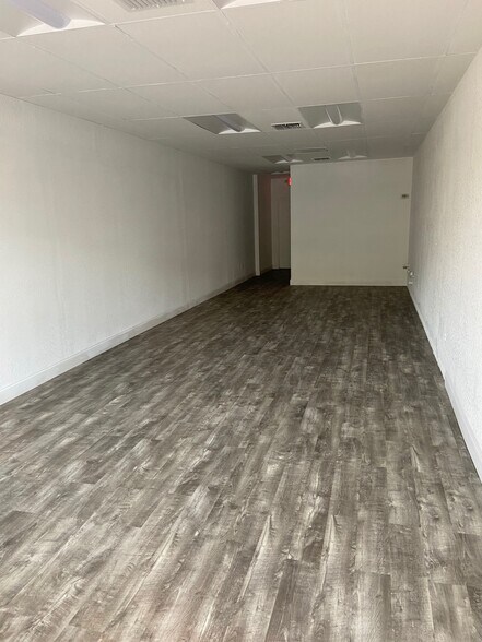 6890 W Flagler St, Miami, FL à louer - Photo de l’immeuble – Image 2 sur 5
