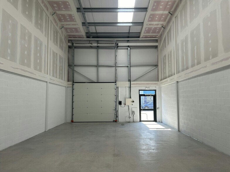 Huyton Trade Park, Liverpool à louer - Photo de l’immeuble – Image 3 sur 37