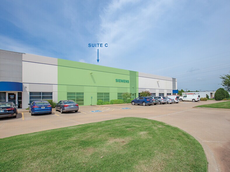 5700 SW 36th St, Oklahoma City, OK à louer - Photo de l’immeuble – Image 3 sur 7