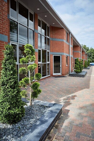 60 Manchester Rd, Northwich à vendre - Photo de l’immeuble – Image 3 sur 36