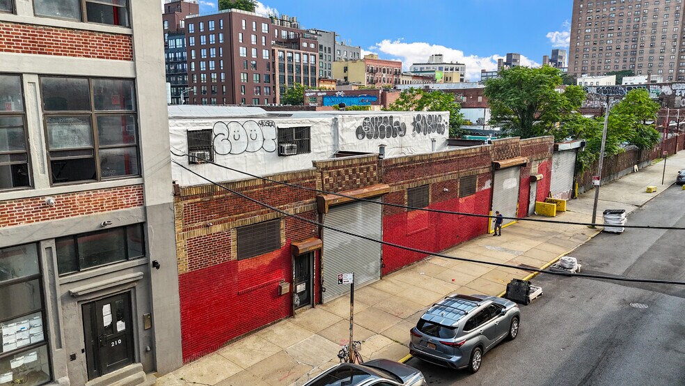 200 Cook St, Brooklyn, NY à vendre - Photo de l’immeuble – Image 2 sur 5