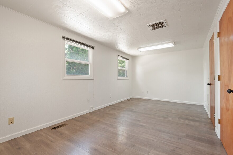 1660 River Rd, Eugene, OR à louer - Photo de l’immeuble – Image 3 sur 26