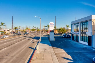 8452 Katella Ave, Stanton, CA à louer Photo de l’immeuble– Image 1 sur 20