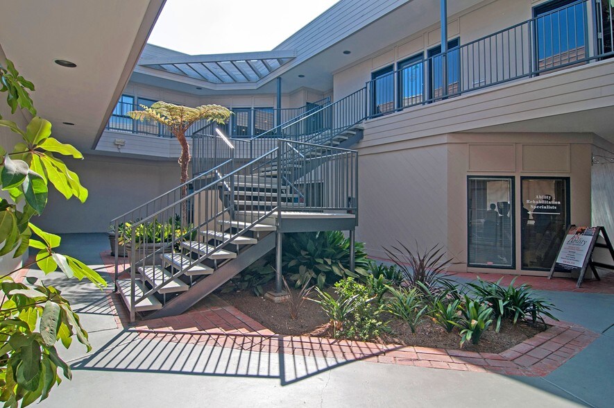 737 Pearl St, La Jolla, CA à louer - Photo de l’immeuble – Image 3 sur 23