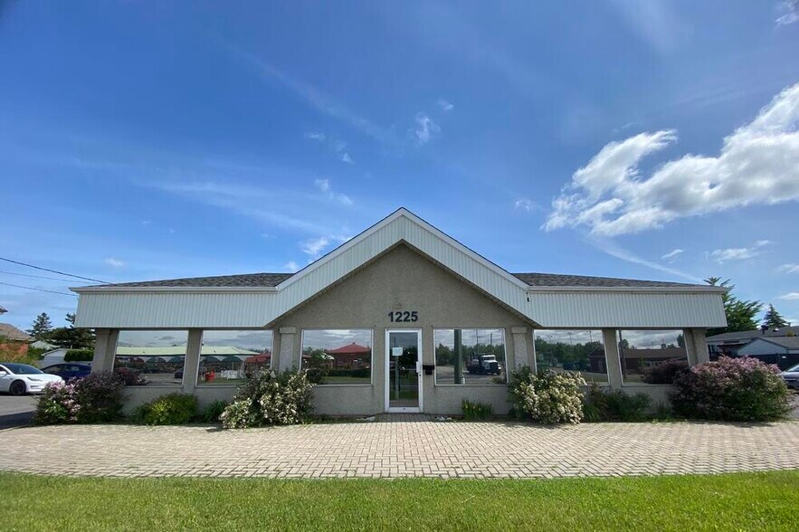 1225 Ch De Saint-Jean, La Prairie, QC à louer - Photo principale – Image 1 sur 12