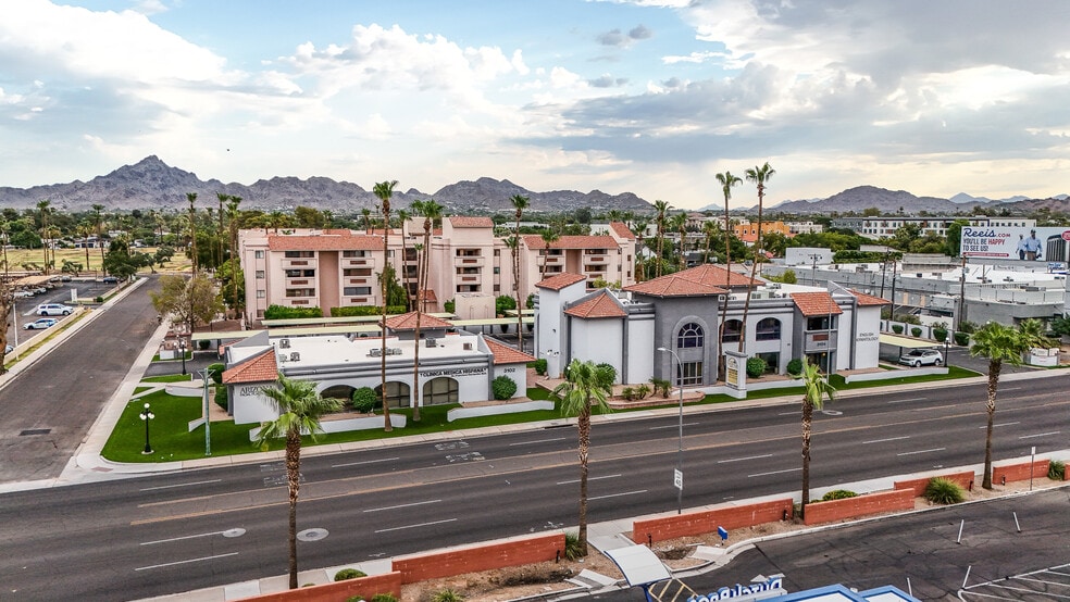 3102-3104 E Indian School Rd, Phoenix, AZ à louer - Photo de l’immeuble – Image 3 sur 18