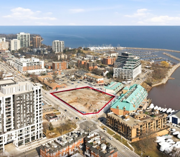 2432-2452 Lakeshore Rd W, Oakville, ON à vendre Aérien– Image 1 sur 2