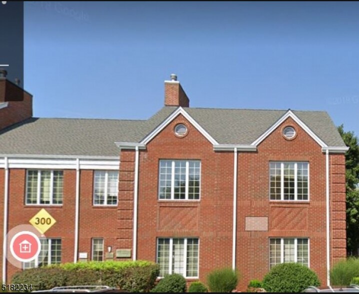 313 Courtyard Dr, Hillsborough, NJ à vendre - Photo principale – Image 1 sur 1