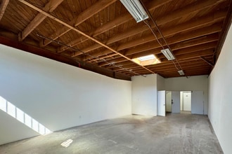 3221 S Hill St, Los Angeles, CA à louer Photo intérieure– Image 2 sur 2