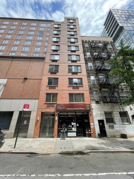 137 E 13th St, New York, NY à vendre - Photo de l’immeuble – Image 2 sur 14