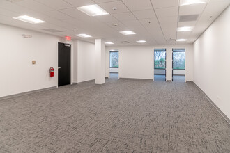 1821 Walden Office Sq, Schaumburg, IL à louer Photo de l’immeuble– Image 2 sur 6