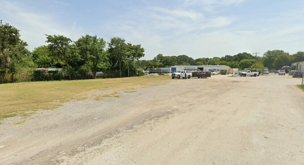 6915 Russell Curry Rd, Arlington, TX à louer - Photo de l’immeuble – Image 3 sur 4