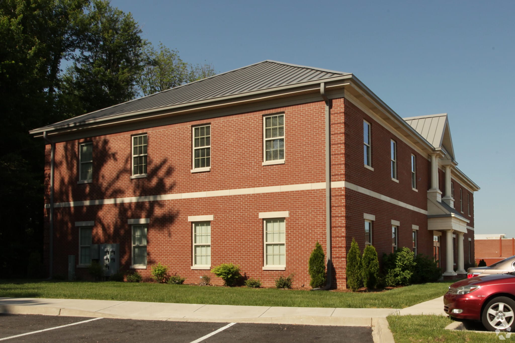 800 Lily Creek Rd, Louisville, KY à louer Photo principale– Image 1 sur 5
