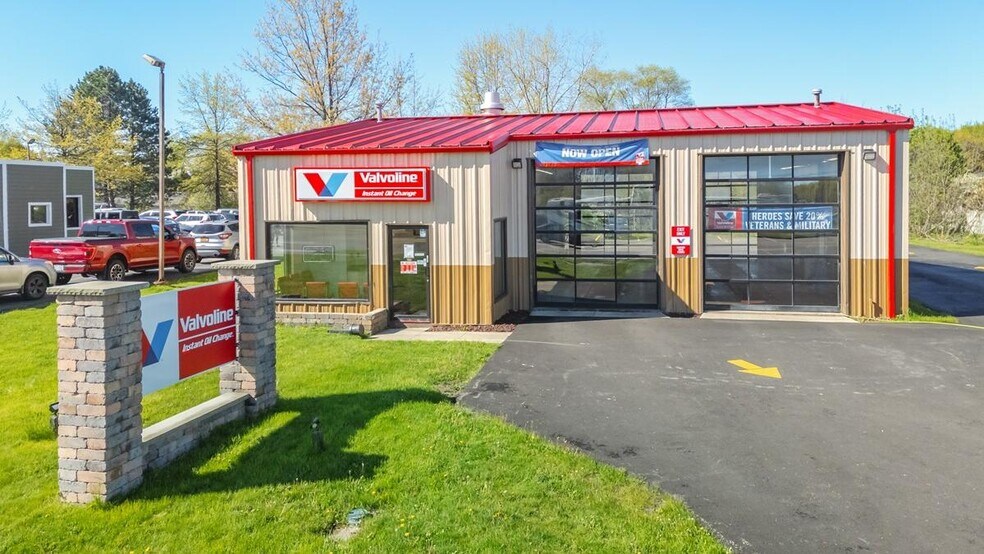 5556 Camp Rd, Hamburg, NY à vendre - Photo de l’immeuble – Image 1 sur 3