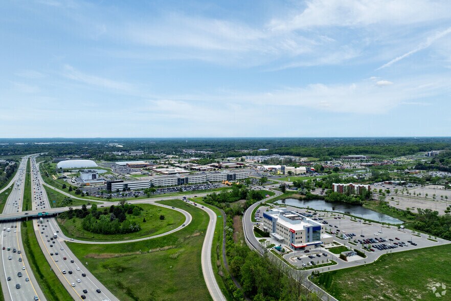 39000 W Seven Mile Rd, Livonia, MI à louer - Photo de l’immeuble – Image 3 sur 12