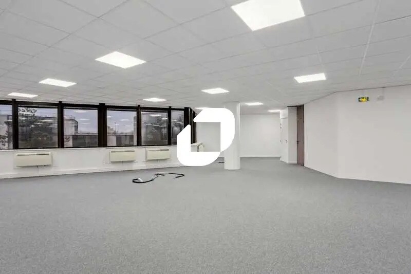 Bureau dans Argenteuil à louer - Photo de l’immeuble – Image 3 sur 25