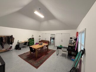 Plus de détails pour 6611 Almeda Ave, Arverne, NY - Local commercial à louer