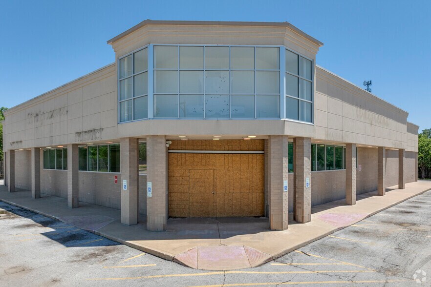4561 N Peoria Ave, Tulsa, OK à louer - Photo de l’immeuble – Image 3 sur 8