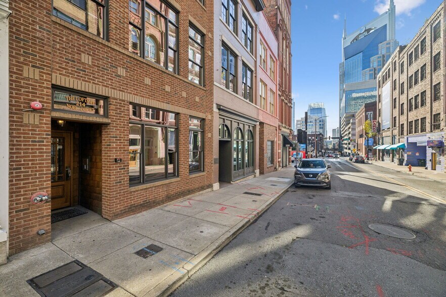 214 3rd Ave N, Nashville, TN à vendre - Photo de l’immeuble – Image 3 sur 4