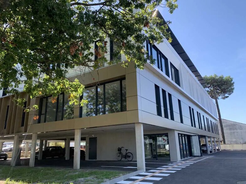 Bureau dans Pessac à louer - Photo de l’immeuble – Image 3 sur 17
