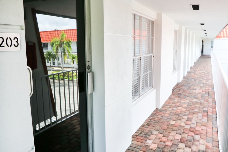 721 Us Highway 1, North Palm Beach, FL à vendre - Photo de l’immeuble – Image 3 sur 16