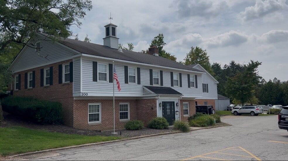 200 Industrial Pky, Chagrin Falls, OH à louer - Photo de l’immeuble – Image 1 sur 14