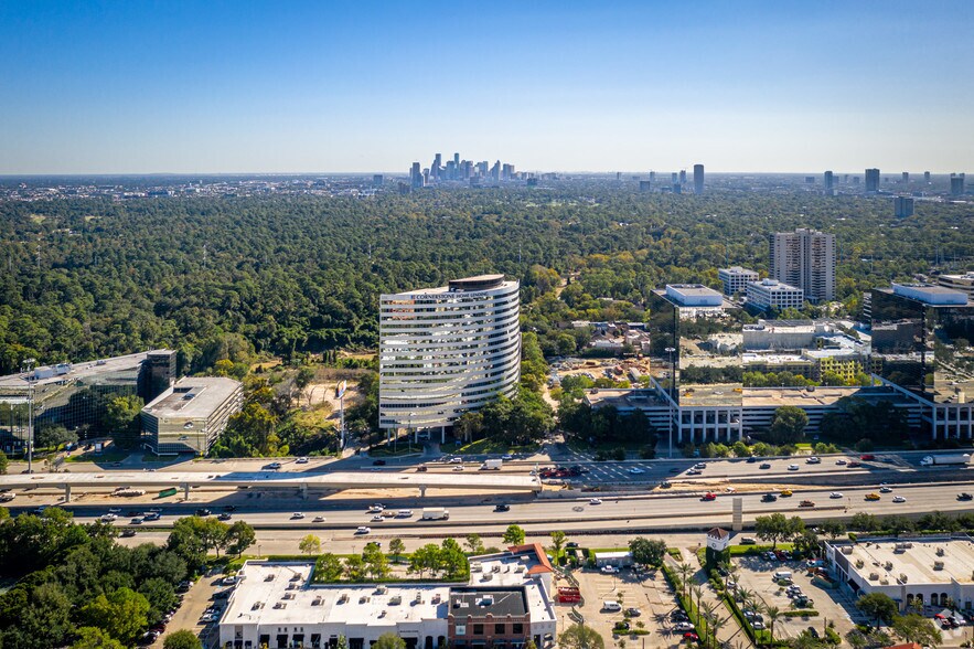 1177 West Loop S, Houston, TX à louer - Photo de l’immeuble – Image 3 sur 7