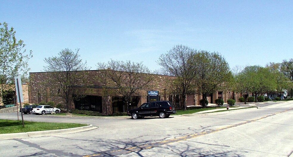 740 Front St, Lisle, IL à vendre - Photo de l’immeuble – Image 2 sur 3