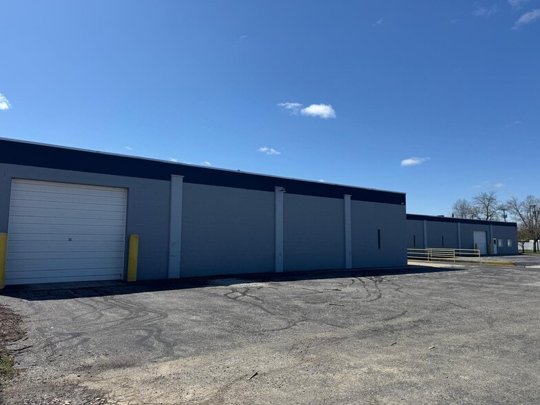 2010 Lakeview Dr, Fort Wayne, IN à louer - Photo de l’immeuble – Image 3 sur 5
