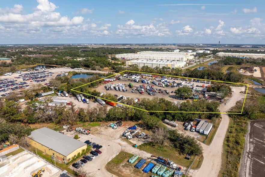 2725 Rayburn St, Orlando FL - Terrain