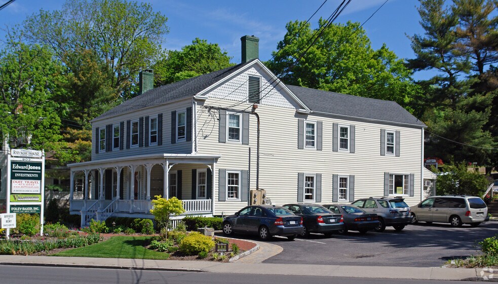 903 Main St, Port Jefferson, NY à louer - Photo de l’immeuble – Image 2 sur 12