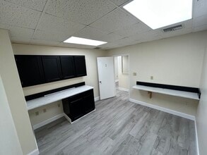 2701 Park Dr, Clearwater, FL à louer Photo intérieure– Image 2 sur 9