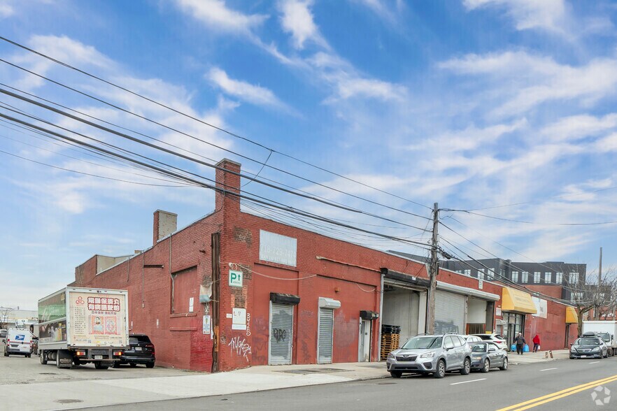 49-29 Metropolitan Ave, Maspeth, NY à louer - Photo de l’immeuble – Image 1 sur 6